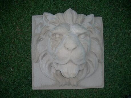 Cabeza de León de piedra