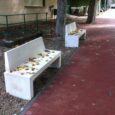 Banco de hormigón con respaldo