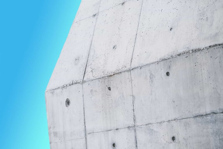 Durabilidad del hormigón respecto a otros materiales en espacios públicos