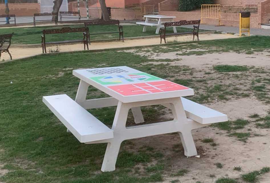 Mesa de picnic de juegos multiples